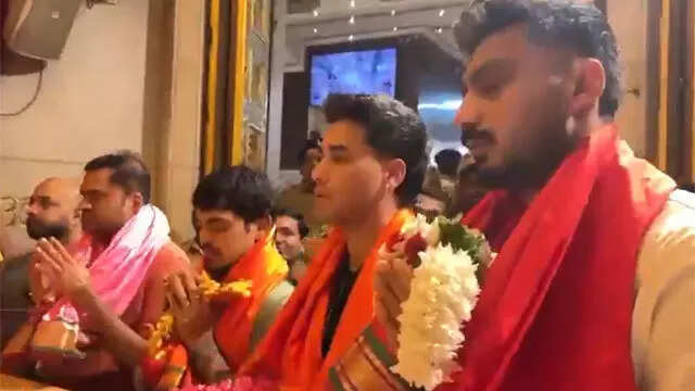 Team India Seeks Divine Blessings at Siddhi Vinayak Temple for World Cup